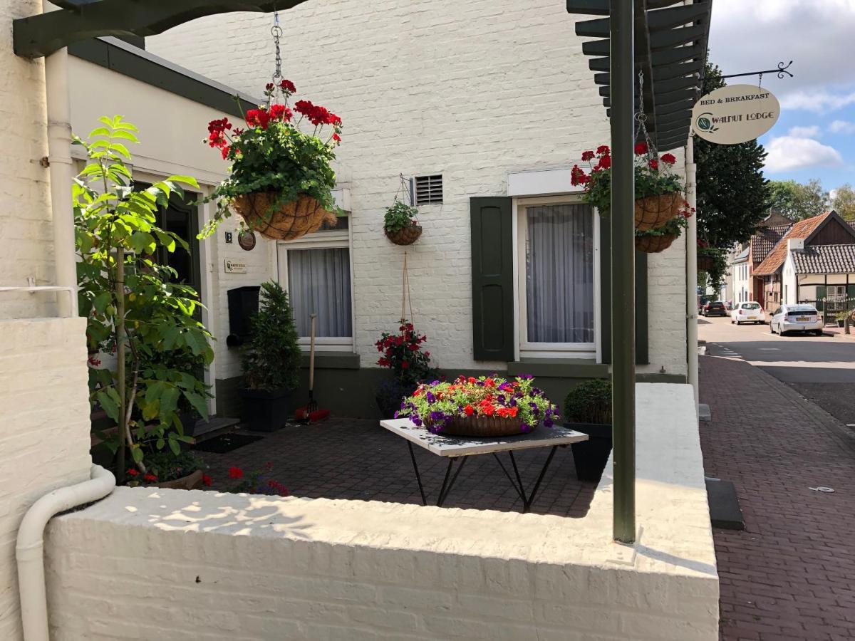 Walnut Lodge Bed & Breakfast Ноорбейк Екстериор снимка