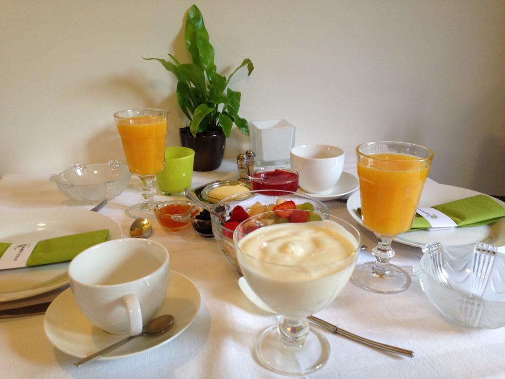 Walnut Lodge Bed & Breakfast Ноорбейк Екстериор снимка
