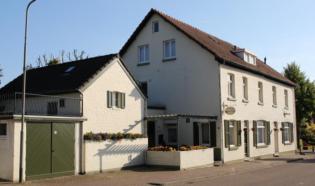 Walnut Lodge Bed & Breakfast Ноорбейк Екстериор снимка